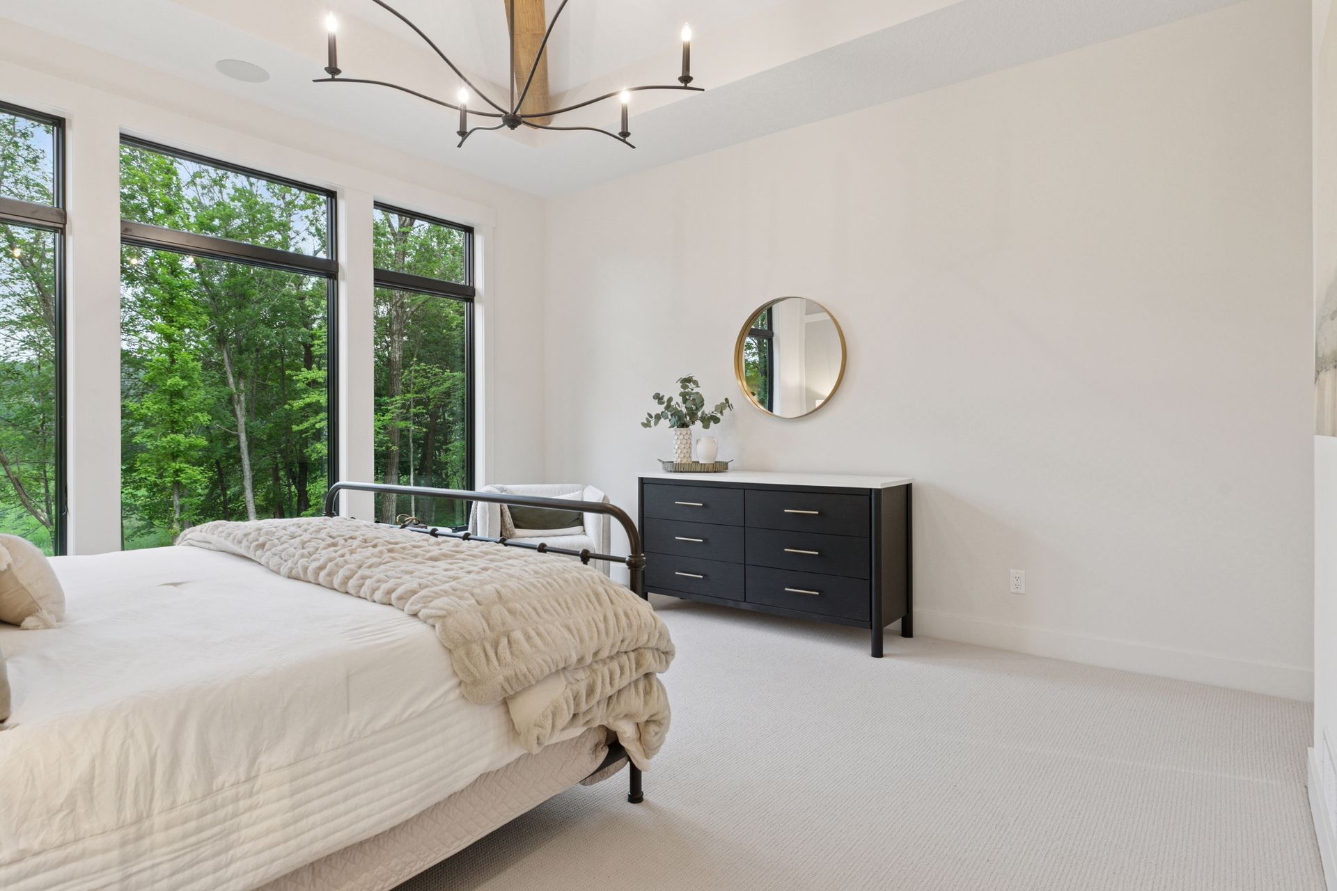 Owner’s suite sitting area